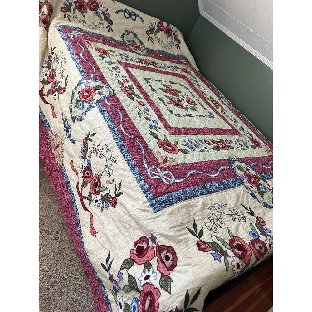 Beautifully Appliqued King Quilt